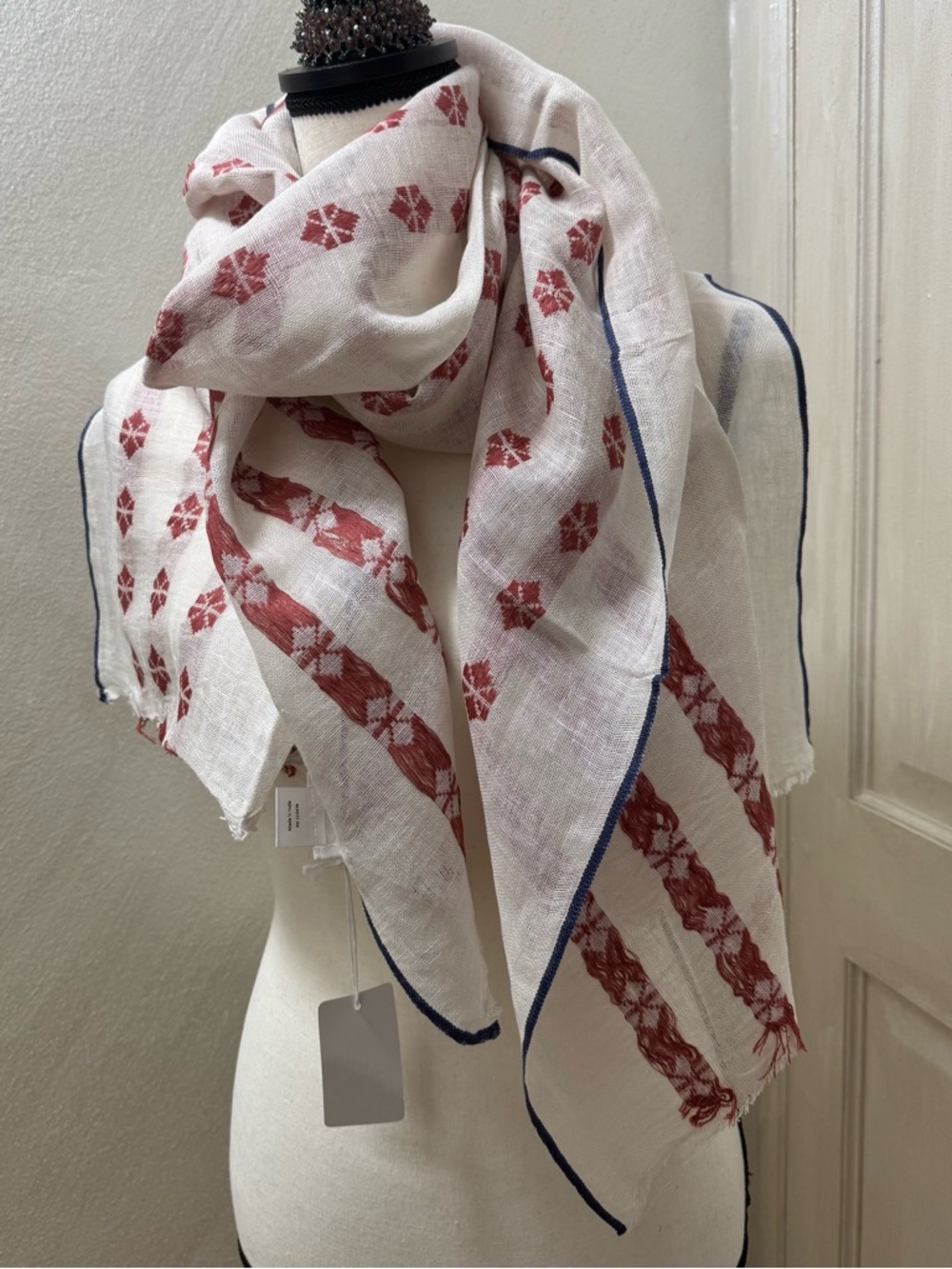 Elizabeth Gillett Linen blend jacquard scarf red/white decorative pattern 72x21”